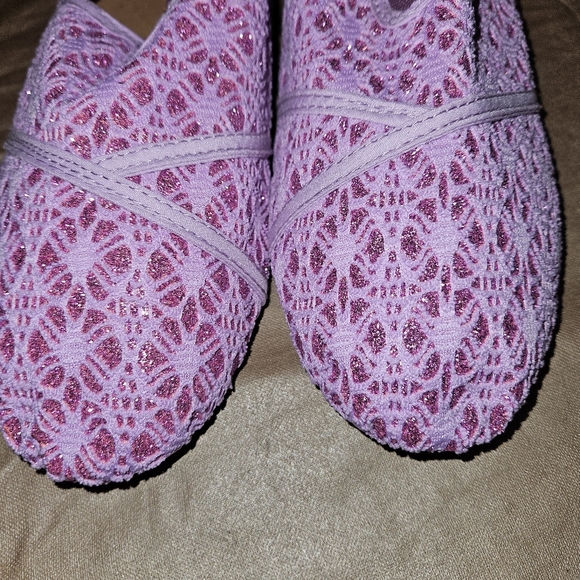 Tammy pink & lilac sparkly slip on crocheted shoes. Size 10 women. - Picture 6 of 9